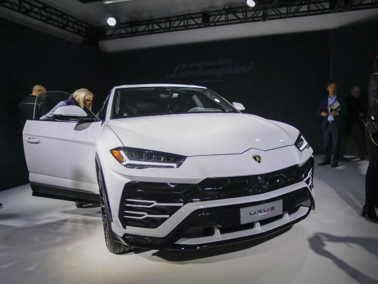 Lamborghini Urus (Ansa) 1 novembre 2022 zonainter.it