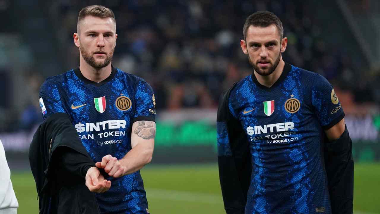 skriniar-de-vrij-10112022-zona-inter